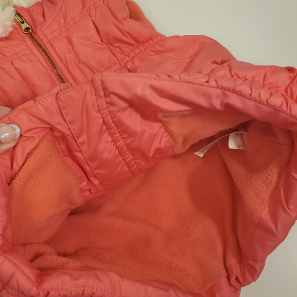 Old Navy Insulated Puff Vest with Faux Fur Hood 3T - Picture 3 of 7